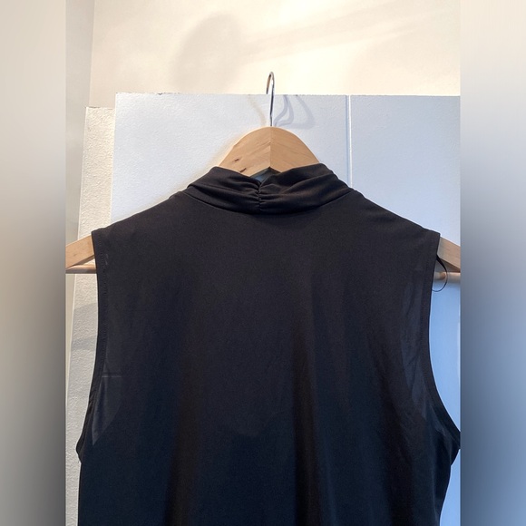 Black scoop neck top. H&M size S - Picture 2 of 6